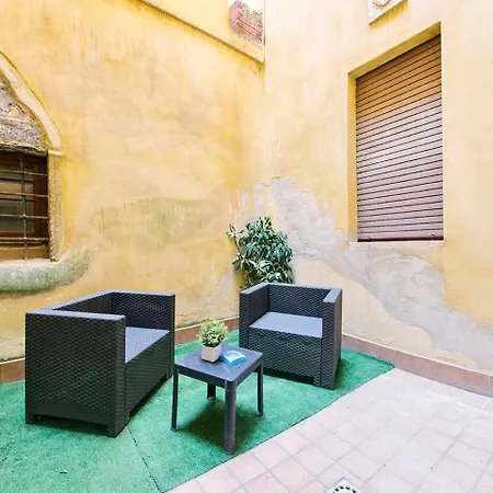 Rosa Tea Castelvecchio *