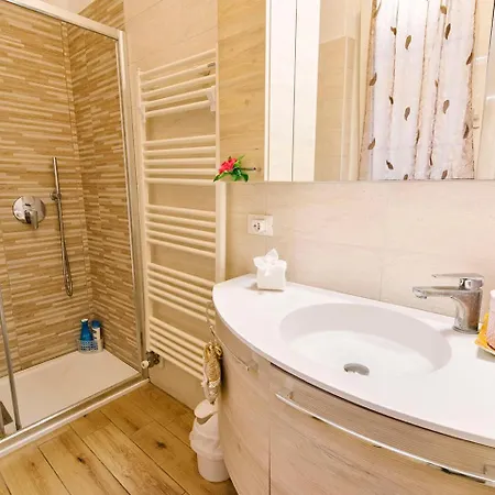 Rosa Tea Castelvecchio Daire