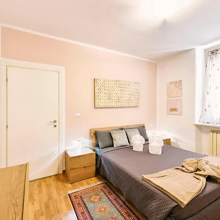 Rosa Tea Castelvecchio *