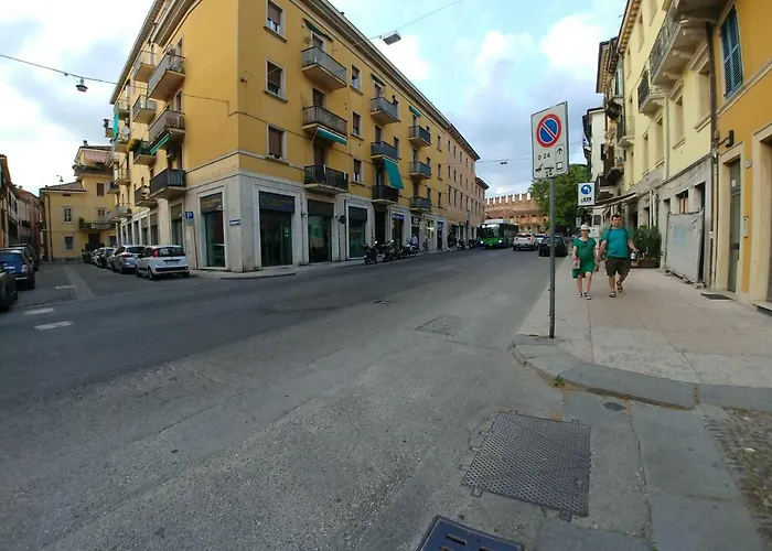 Rosa Tea Castelvecchio *